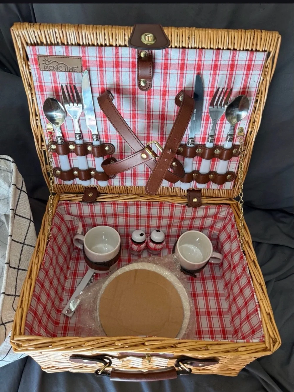 Picnic basket plaid red and white vintage